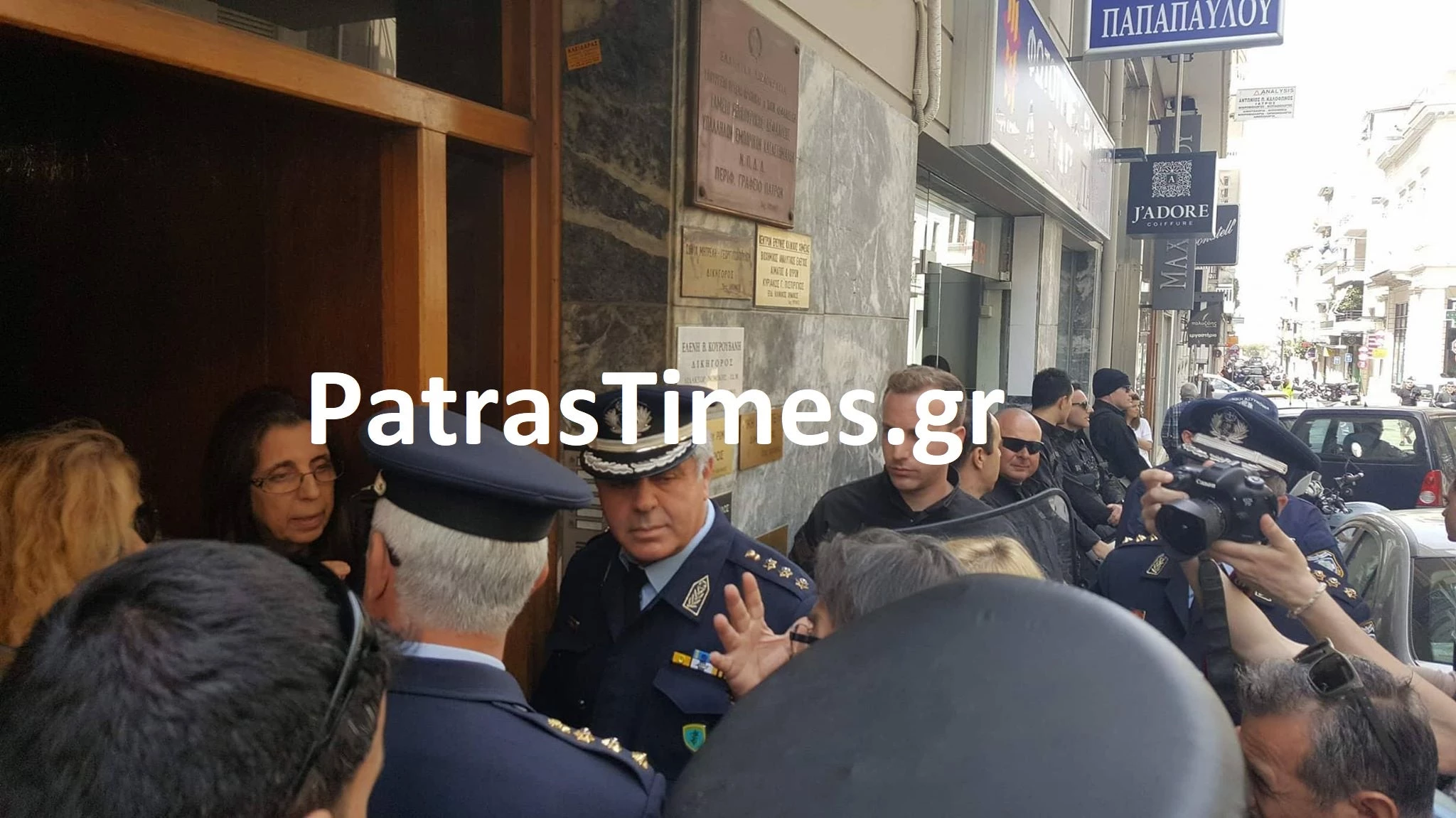 Επίθεση σε συμβολαιογραφικό γραφείο της Πάτρας